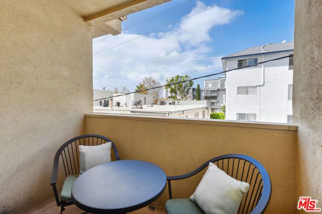 1221 N Kings Road 305, West Hollywood, CA 90069