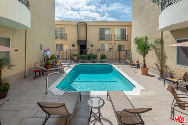 1221 N Kings Road 305, West Hollywood, CA 90069