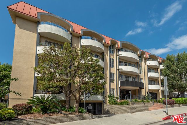 1221 N Kings Road 305, West Hollywood, CA 90069