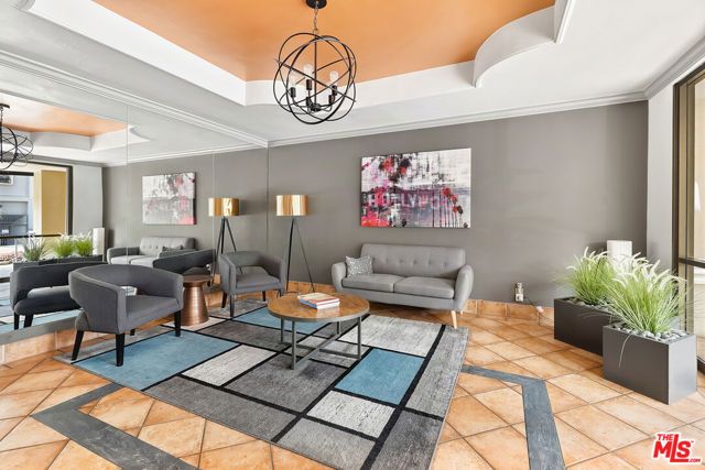 1221 N Kings Road 305, West Hollywood, CA 90069