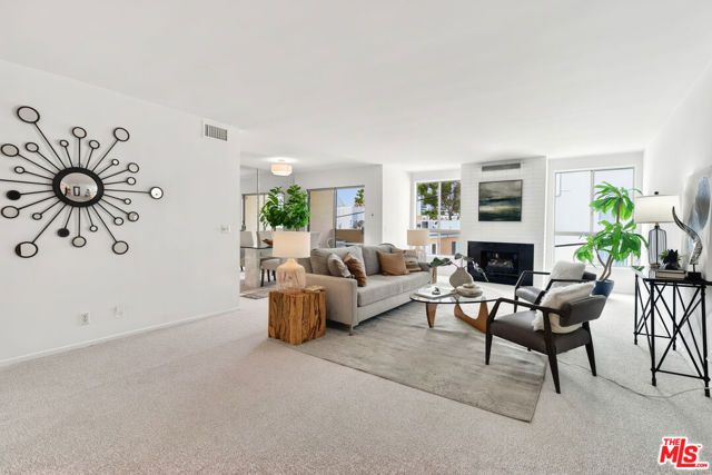 1221 N Kings Road 305, West Hollywood, CA 90069