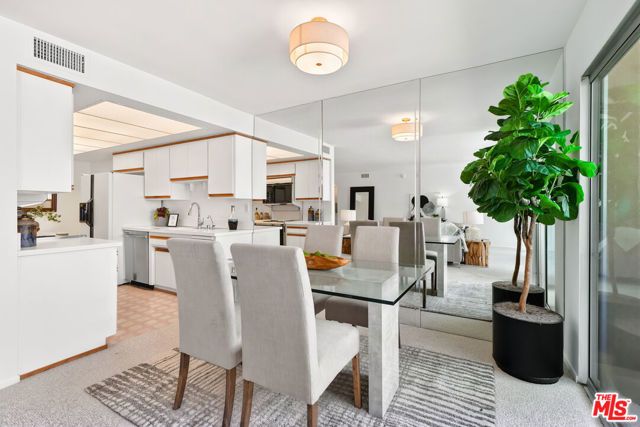 1221 N Kings Road 305, West Hollywood, CA 90069