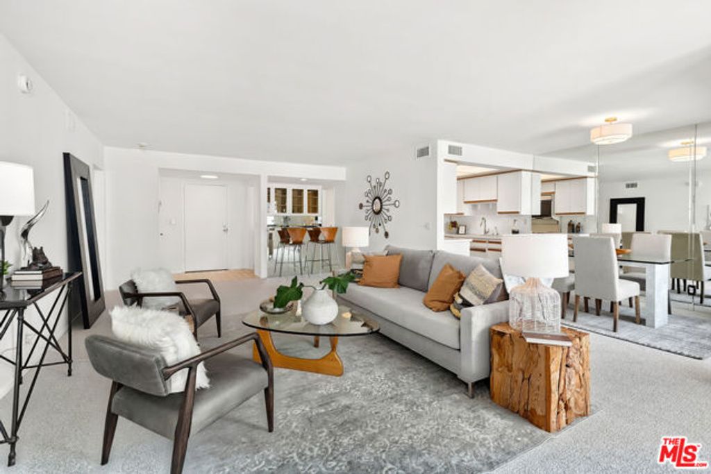 1221 N Kings Road 305, West Hollywood, CA 90069