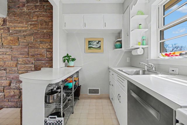 20 Heatheridge Street, Ann Arbor, MI 48104