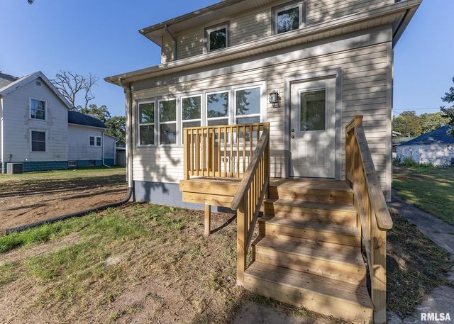 924 N 3RD Street, Clinton, IA 52732