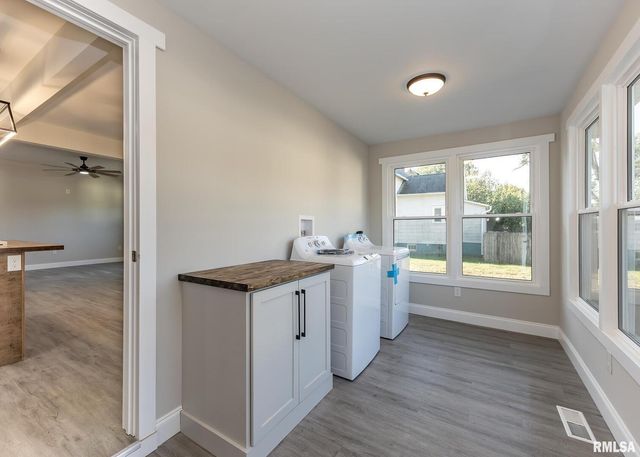 924 N 3RD Street, Clinton, IA 52732