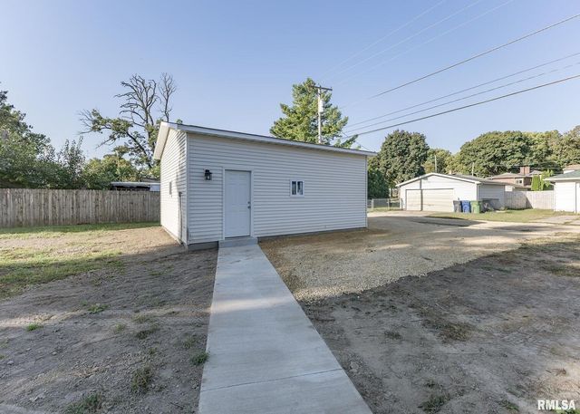 924 N 3RD Street, Clinton, IA 52732