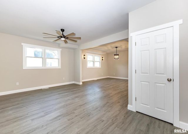 924 N 3RD Street, Clinton, IA 52732