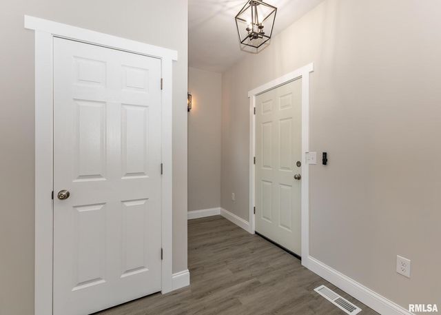 924 N 3RD Street, Clinton, IA 52732