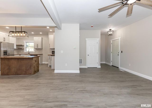 924 N 3RD Street, Clinton, IA 52732