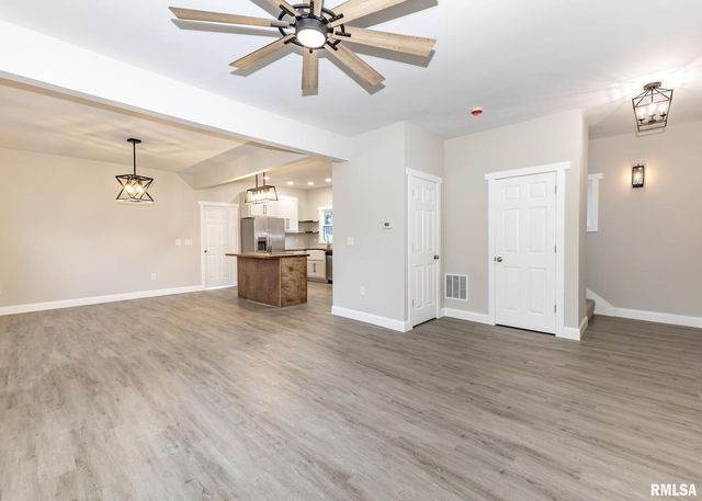 924 N 3RD Street, Clinton, IA 52732