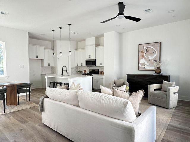 810 Elkhart Street E, Houston, TX 77091