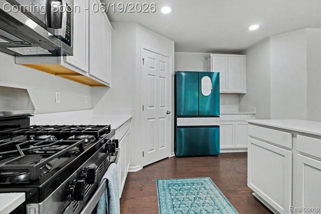 14502 Laurelwood Drive, Belleville, MI 48111