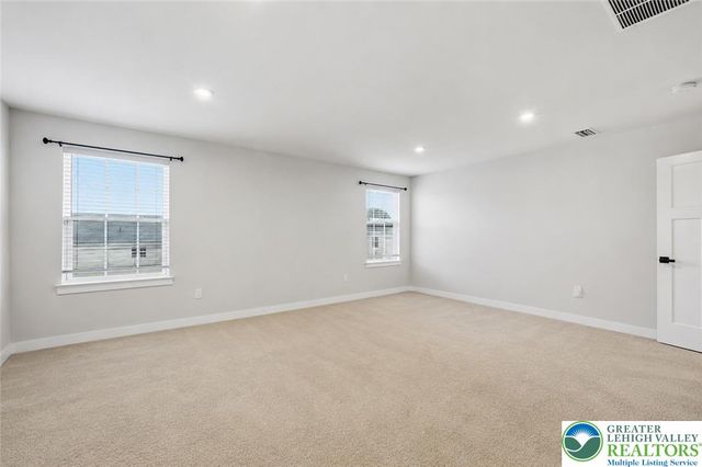 817 Hendon Lane, North Catasauqua Bor, PA 18032