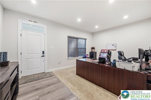 817 Hendon Lane, North Catasauqua Bor, PA 18032