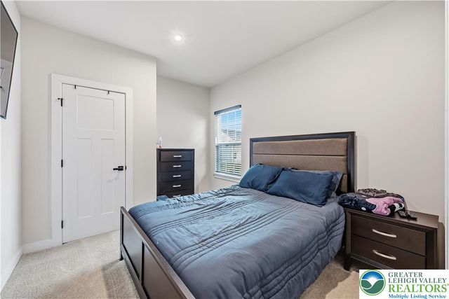 817 Hendon Lane, North Catasauqua Bor, PA 18032