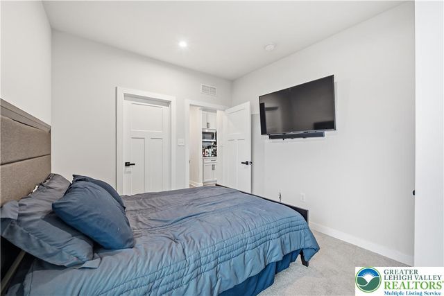 817 Hendon Lane, North Catasauqua Bor, PA 18032