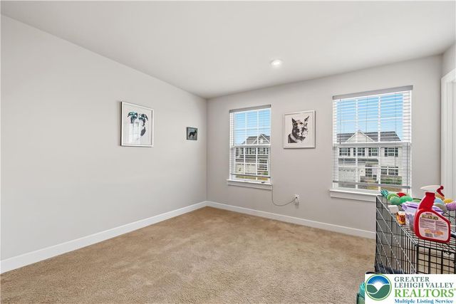 817 Hendon Lane, North Catasauqua Bor, PA 18032