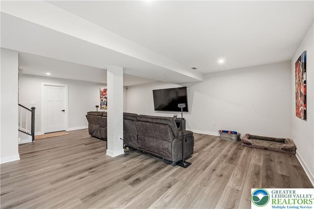 817 Hendon Lane, North Catasauqua Bor, PA 18032