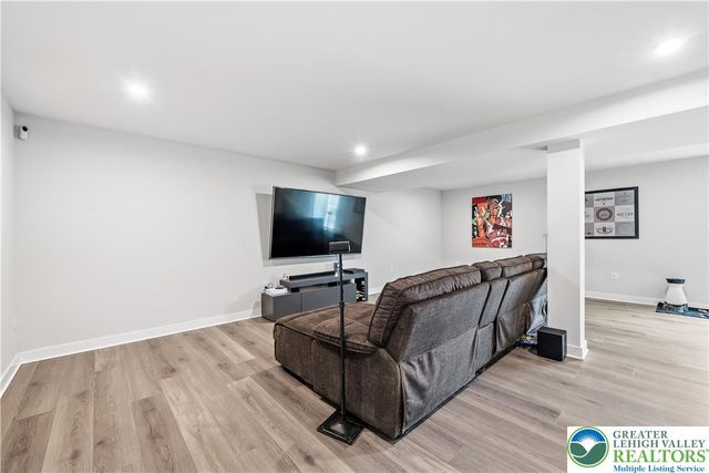 817 Hendon Lane, North Catasauqua Bor, PA 18032
