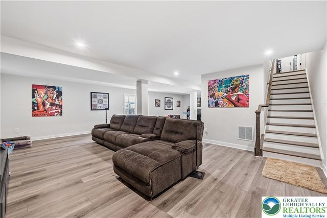 817 Hendon Lane, North Catasauqua Bor, PA 18032