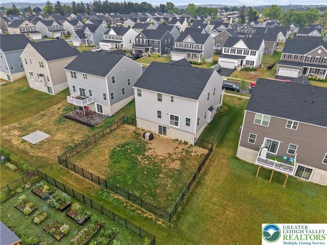 817 Hendon Lane, North Catasauqua Bor, PA 18032