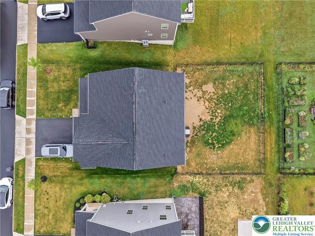 817 Hendon Lane, North Catasauqua Bor, PA 18032