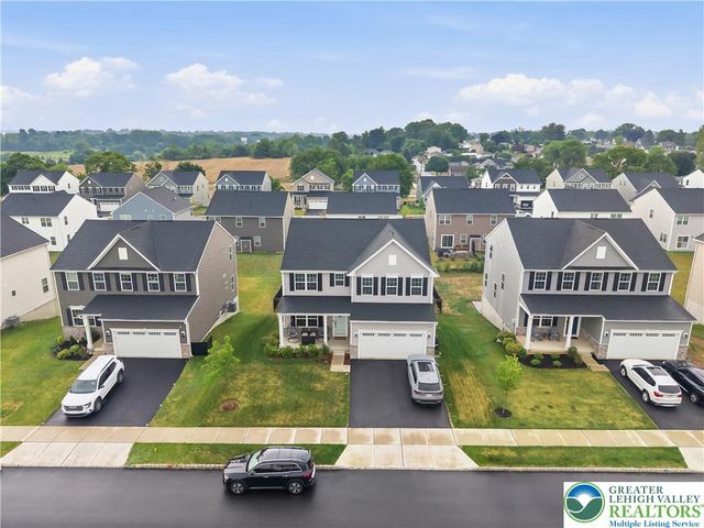 817 Hendon Lane, North Catasauqua Bor, PA 18032