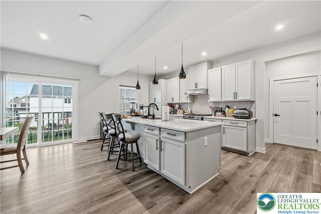 817 Hendon Lane, North Catasauqua Bor, PA 18032