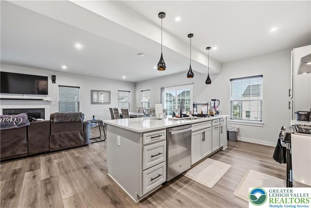 817 Hendon Lane, North Catasauqua Bor, PA 18032