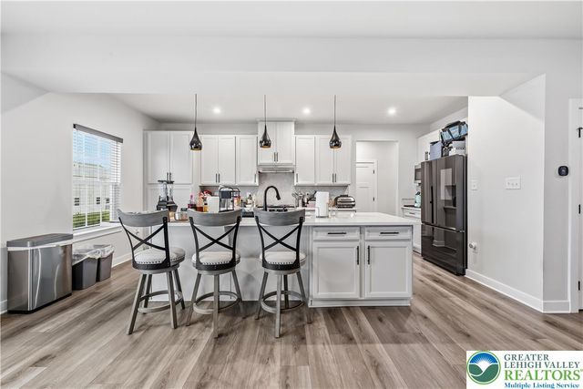 817 Hendon Lane, North Catasauqua Bor, PA 18032