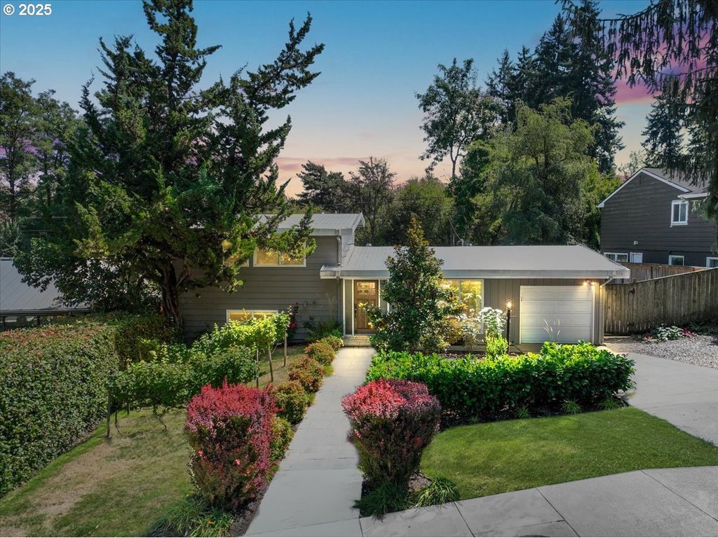 1615 HALLINAN St, Lake Oswego, OR 97034