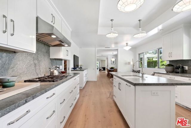 1726 Stone Canyon Road, Los Angeles, CA 90077