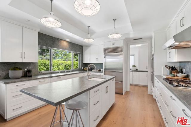 1726 Stone Canyon Road, Los Angeles, CA 90077