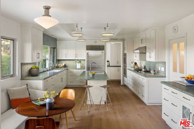 1726 Stone Canyon Road, Los Angeles, CA 90077