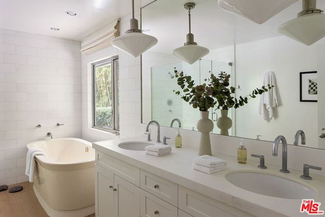 1726 Stone Canyon Road, Los Angeles, CA 90077