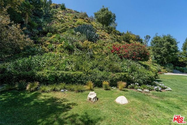 1726 Stone Canyon Road, Los Angeles, CA 90077