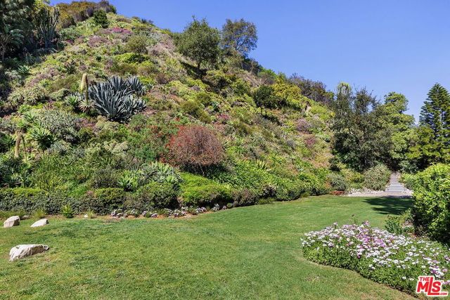 1726 Stone Canyon Road, Los Angeles, CA 90077