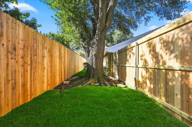 2945 Allister Street, Dallas, TX 75229