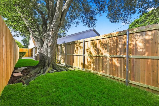 2945 Allister Street, Dallas, TX 75229