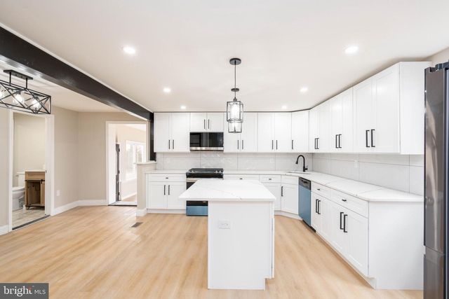 36 W CENTER ST, Clayton, NJ 08312