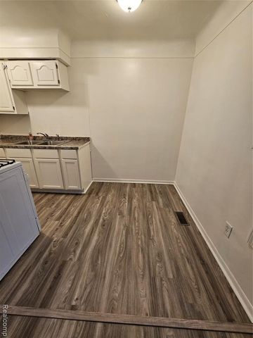 14901 W Chicago Street, Detroit, MI 48228