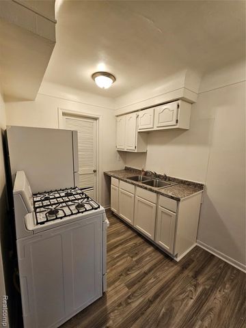 14901 W Chicago Street, Detroit, MI 48228