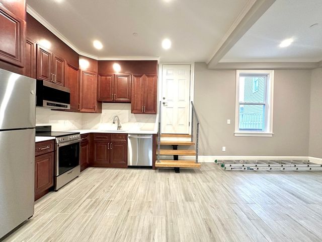 1152 Cambridge St 1, Cambridge, MA 02139