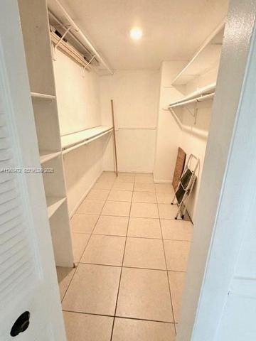 6940 Miami Gardens Dr 1-329, Hialeah, FL 33015