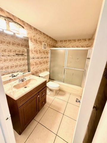 6940 Miami Gardens Dr 1-329, Hialeah, FL 33015