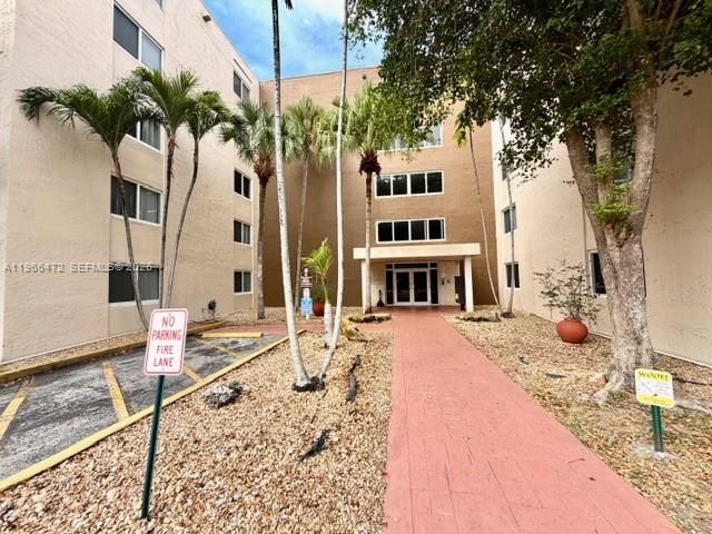 6940 Miami Gardens Dr 1-329, Hialeah, FL 33015