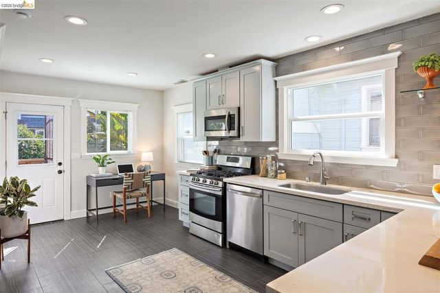 2707 Logan St, Oakland, CA 94601