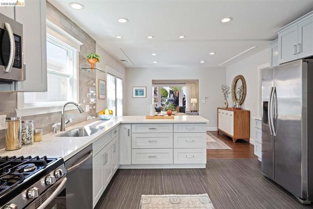 2707 Logan St, Oakland, CA 94601