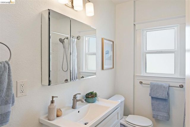 2707 Logan St, Oakland, CA 94601